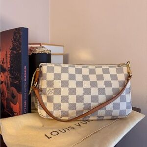 Louis Vuitton Damier Azur Pochette Accessoires in White and Tan